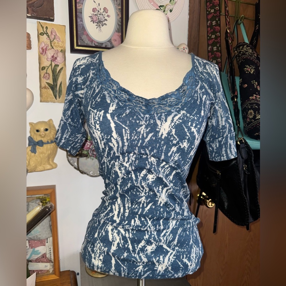 Derek Heart Blue & White Lace-Trim Scoop Neck Tee